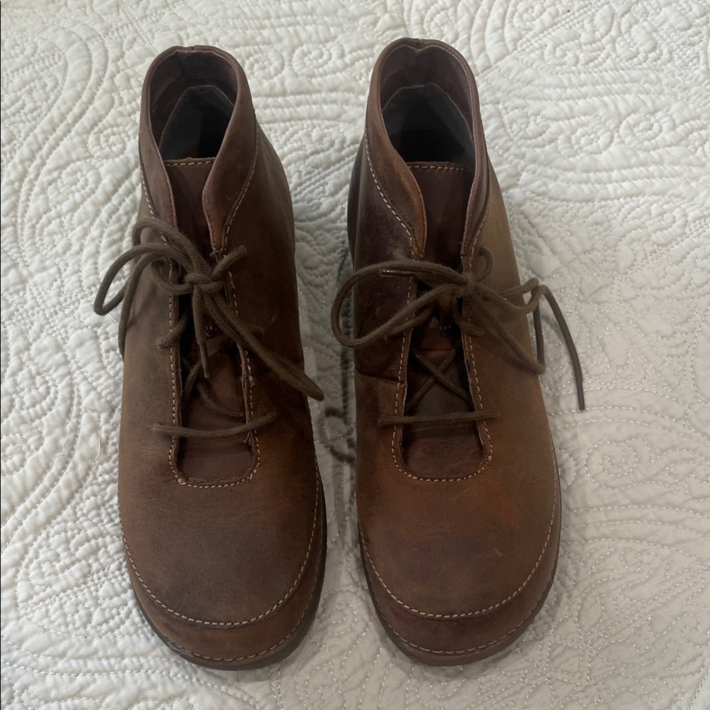 Duluth Trading Co Brown Leather Chukka Boots